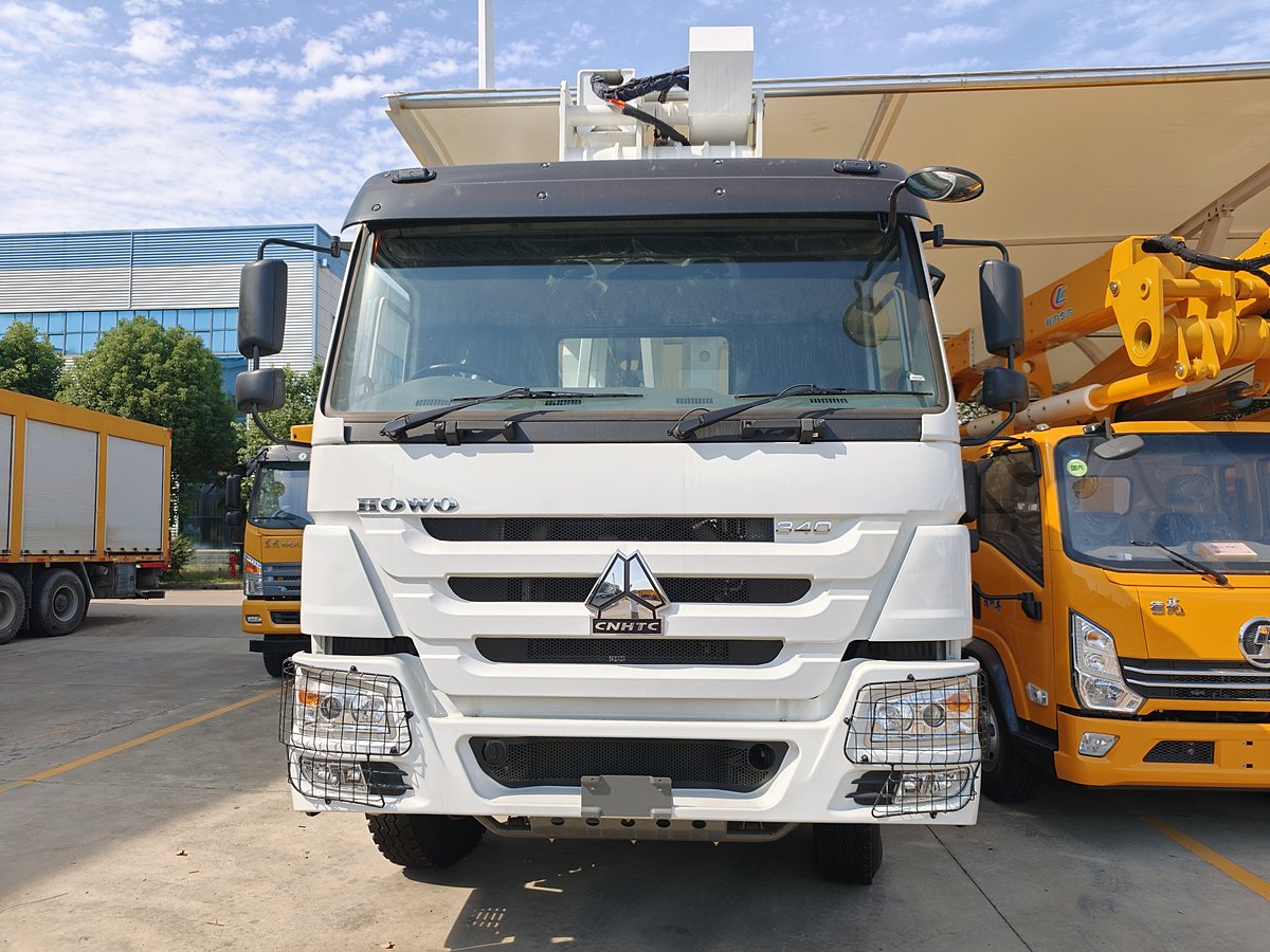 HOWO 25t Aerial Work Platform Truck — Front view of cab
