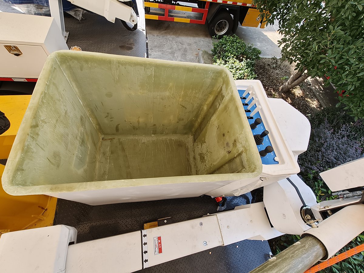 DONGFENG 7.8t Aerial Work Platform Truck — Inside the work basket
