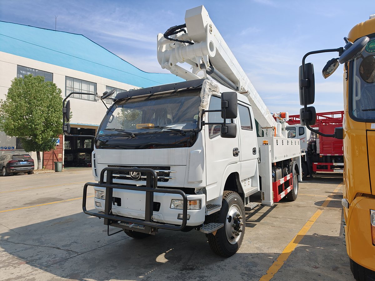 东风 7.8 吨高空作业车