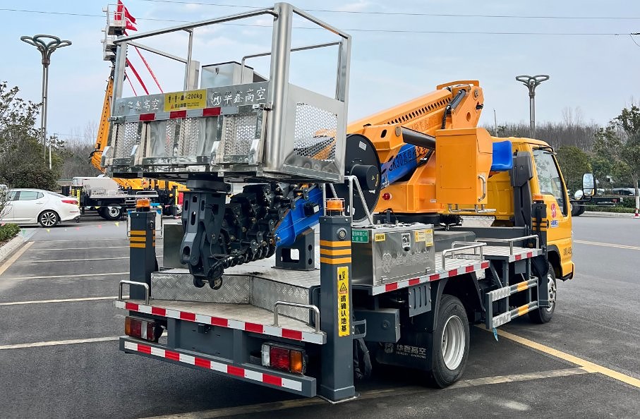 QINGLING 4.5t Aerial Work Platform Truck — Rear end and aerial platform