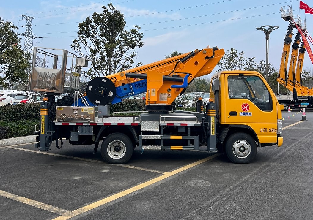QINGLING 4.5t Aerial Work Platform Truck — Rear-side view with boom