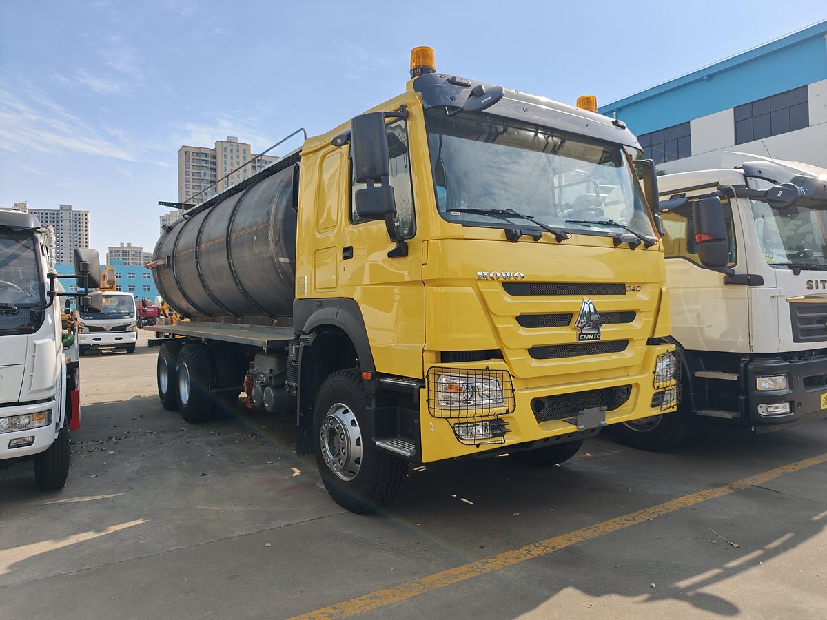 HOWO 25t Combination Jetting & Vacuum Truck — Front-left 45° view (another angle)