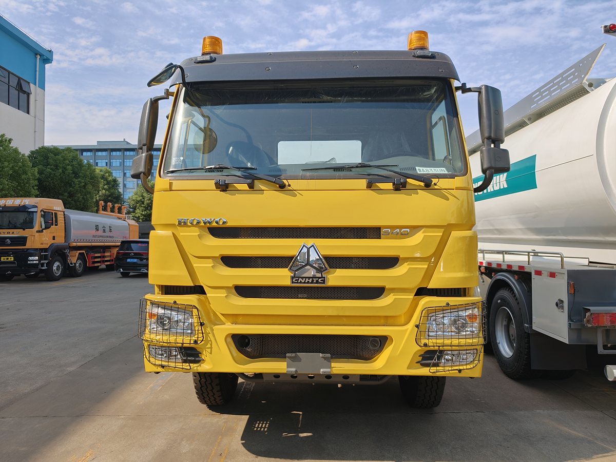 HOWO 25t Combination Jetting & Vacuum Truck — Front view of cab