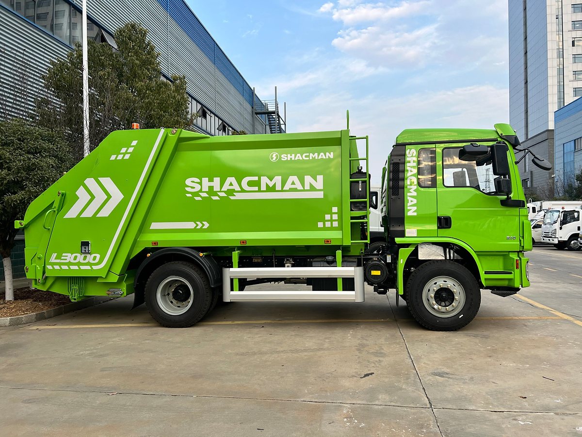 SHACMAN 18t Refuse Compactor Truck — Side view