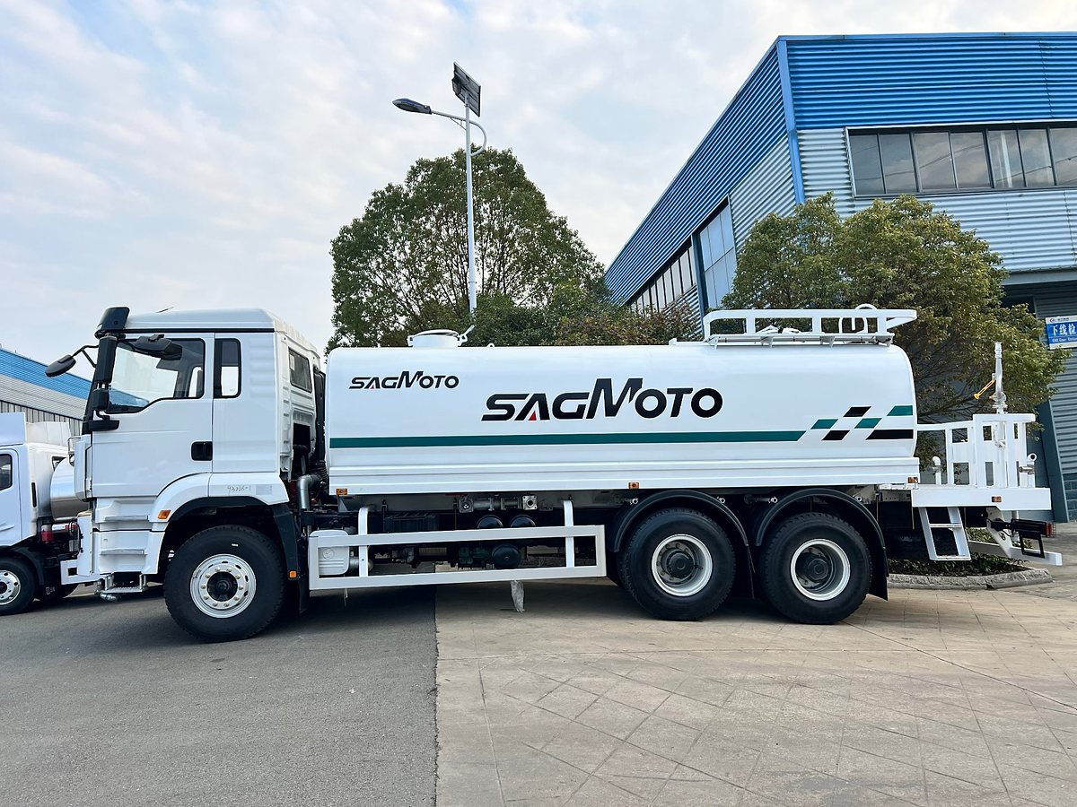 SHACMAN 25t Disinfection Sprinkler Truck — Side view