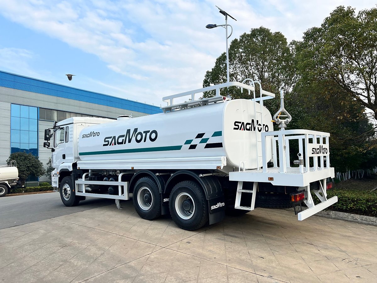 SHACMAN 25t Disinfection Sprinkler Truck — Rear end and rear platform