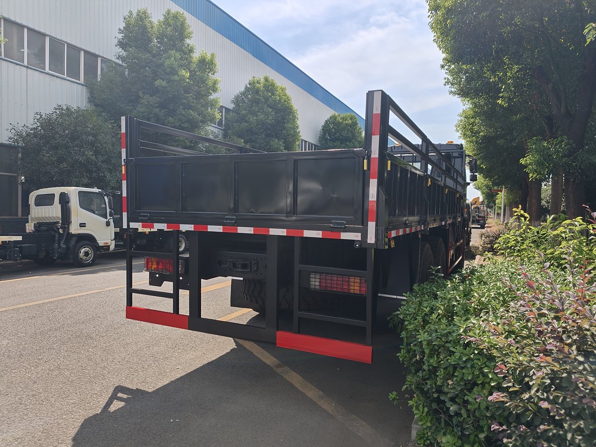 JIEFANG 25t Dropside Cargo Truck — Rear of cargo body