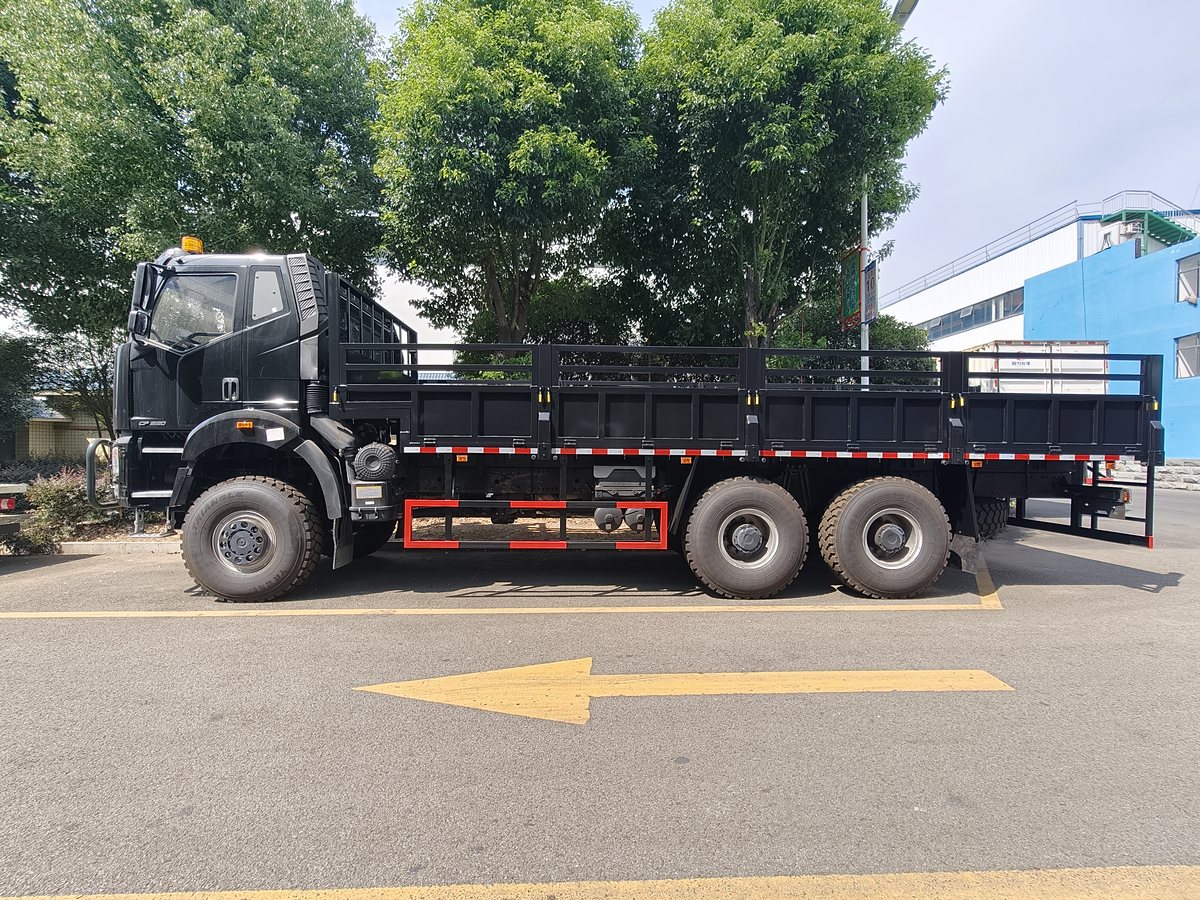 JIEFANG 25t Dropside Cargo Truck — Full side view