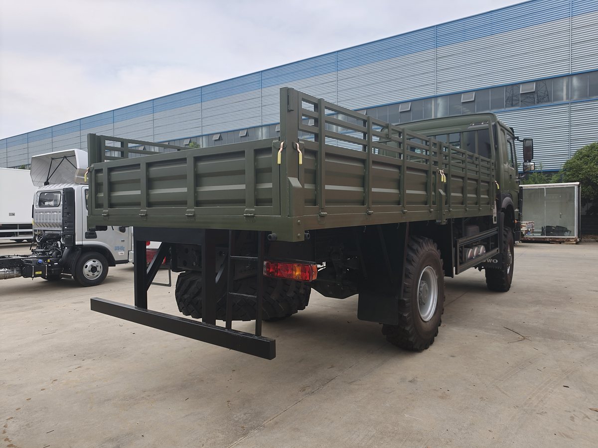 HOWO 12.5t NG Dropside Cargo Truck — Rear-right 45° view (cargo body and rear guard)