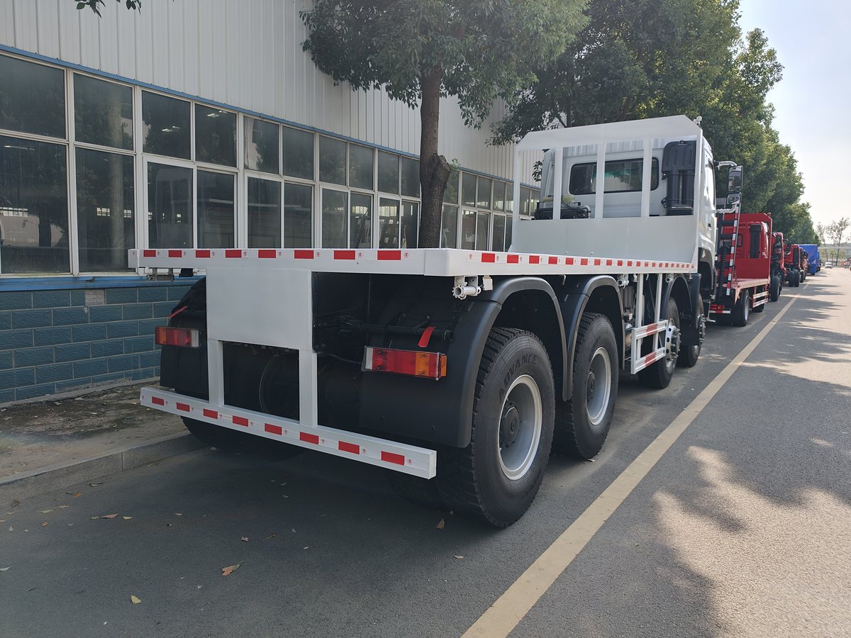 CHENGLI 24.7t Flatbed Transport Truck with Ramps — Rear 45° (rear end and rear guard)