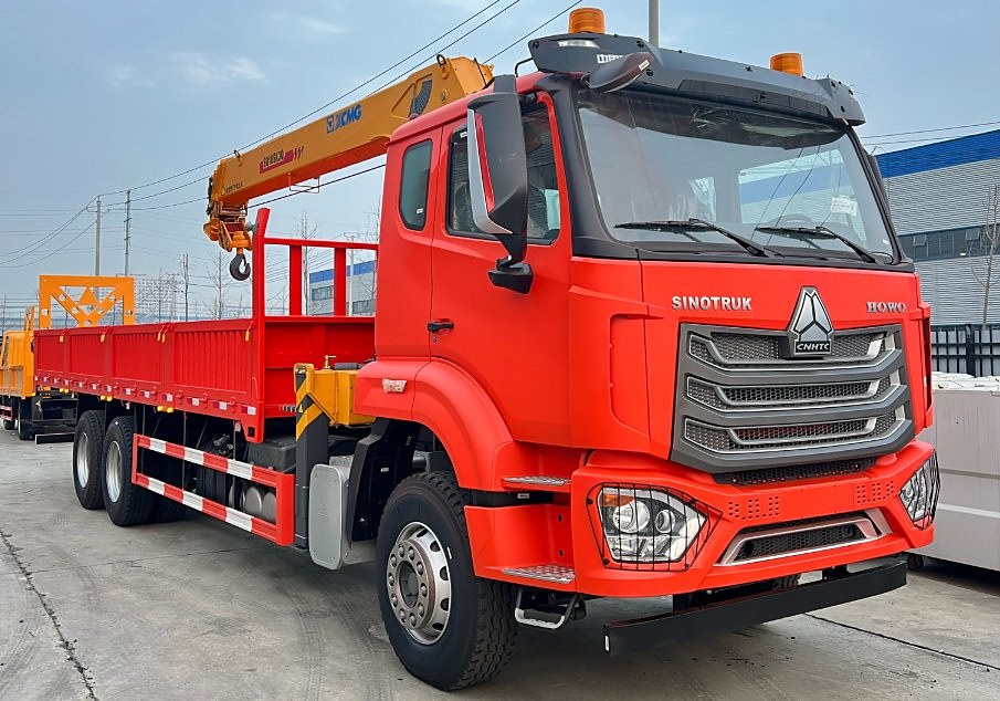 HOWO 25t Truck-Mounted Crane (12 t Lifting)