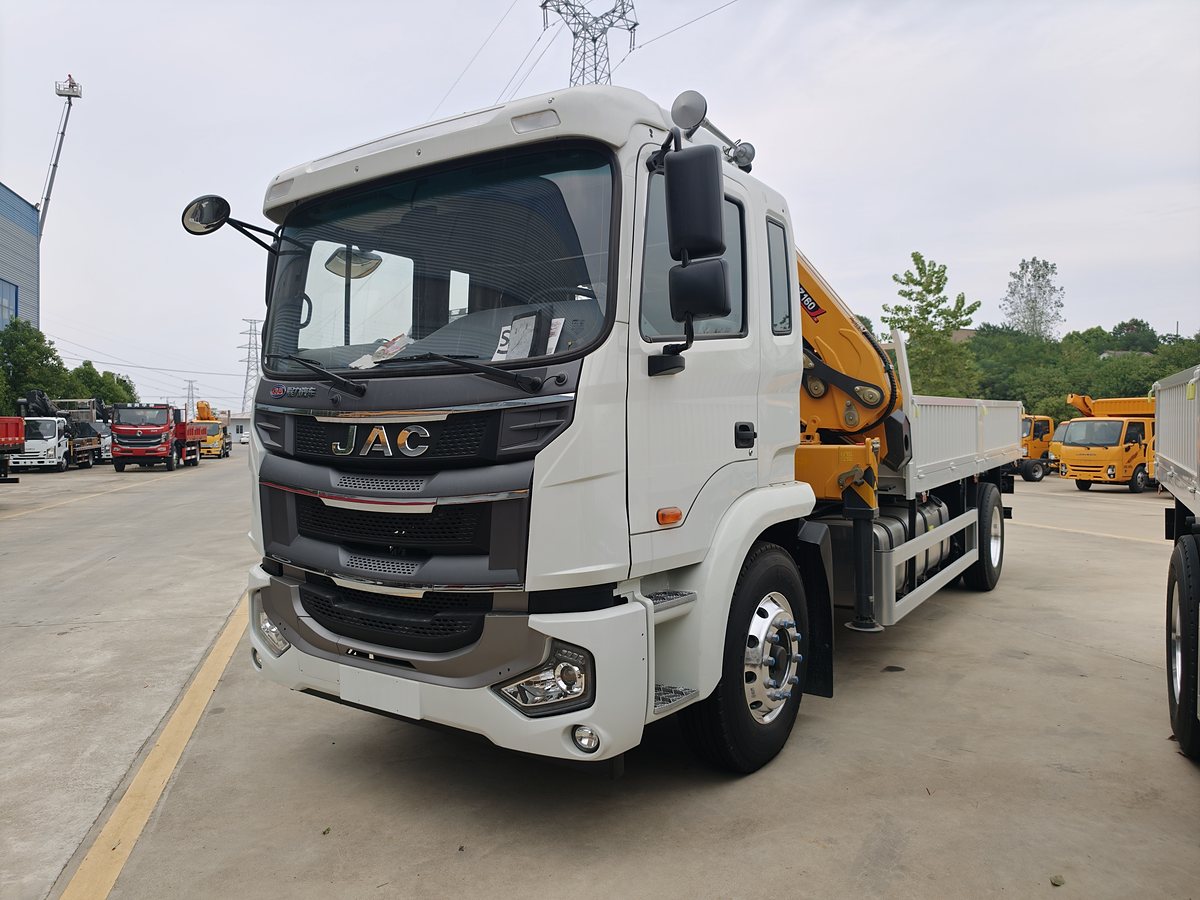 JAC 18t Truck-Mounted Crane (8 t Lifting) — Front-left 45° — cab and crane