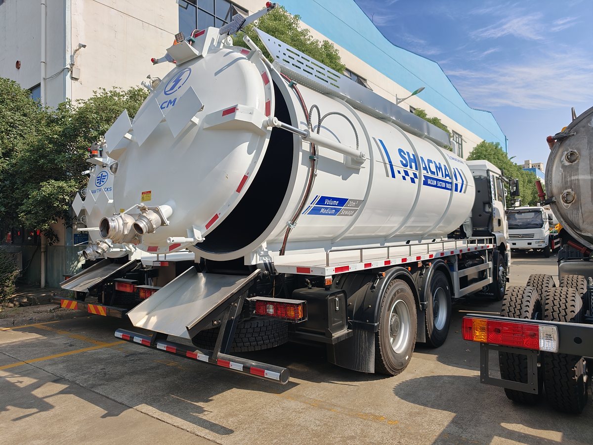 SHACMAN 25t Sewer Jetting & Vacuum Truck — Rear-right 45° (tank rear and tipping tailgate)