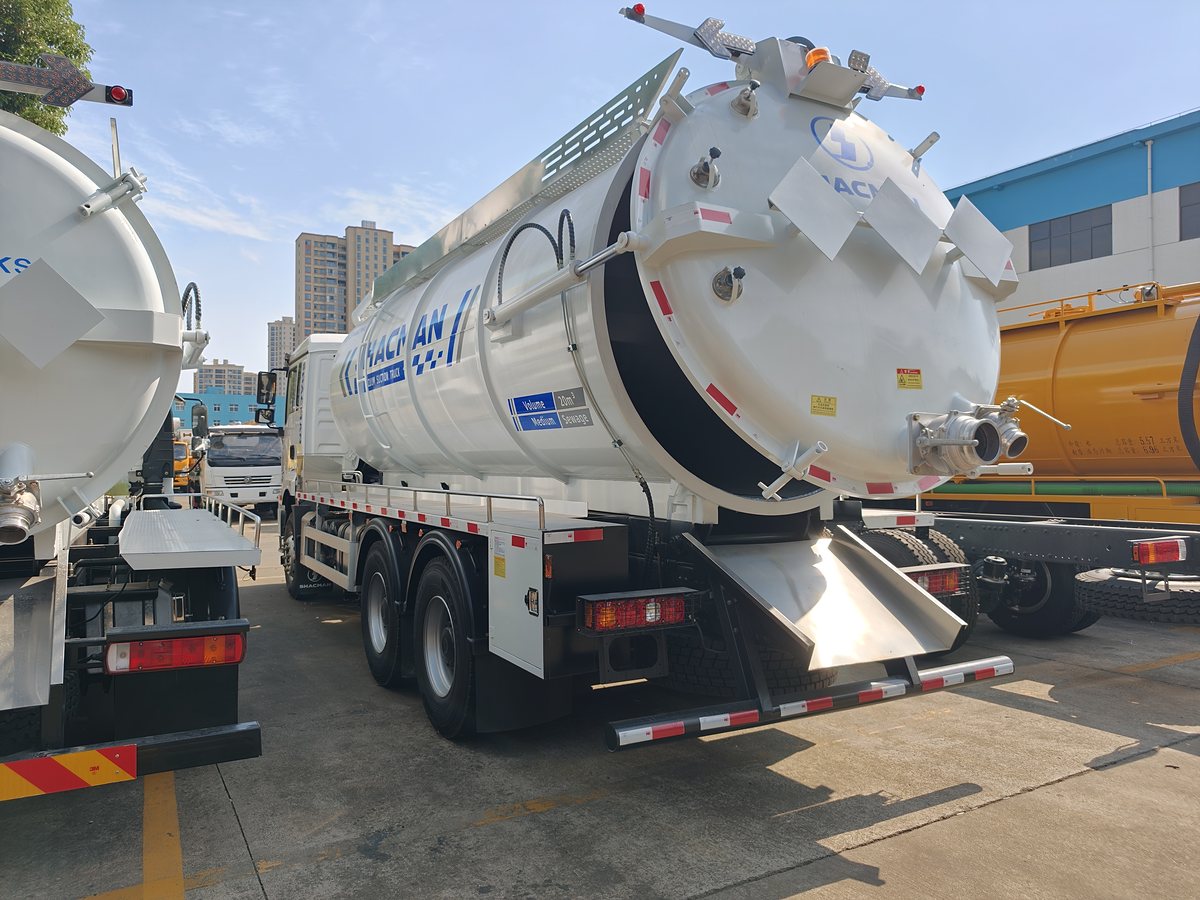 SHACMAN 25t Sewer Jetting & Vacuum Truck — Rear-left 45° view (tank rear and rear guard)