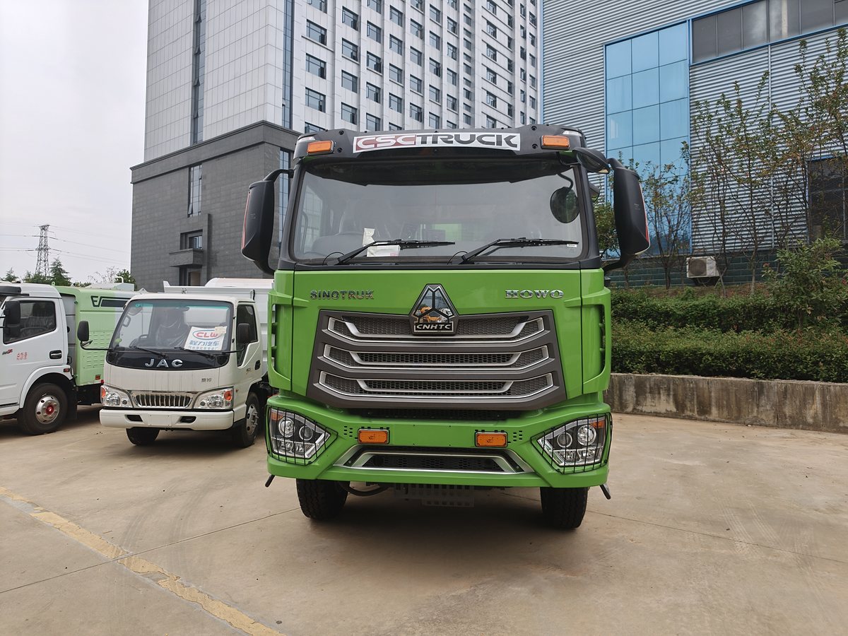 SITRAK 25t Refuse Compactor Truck — Front view of cab