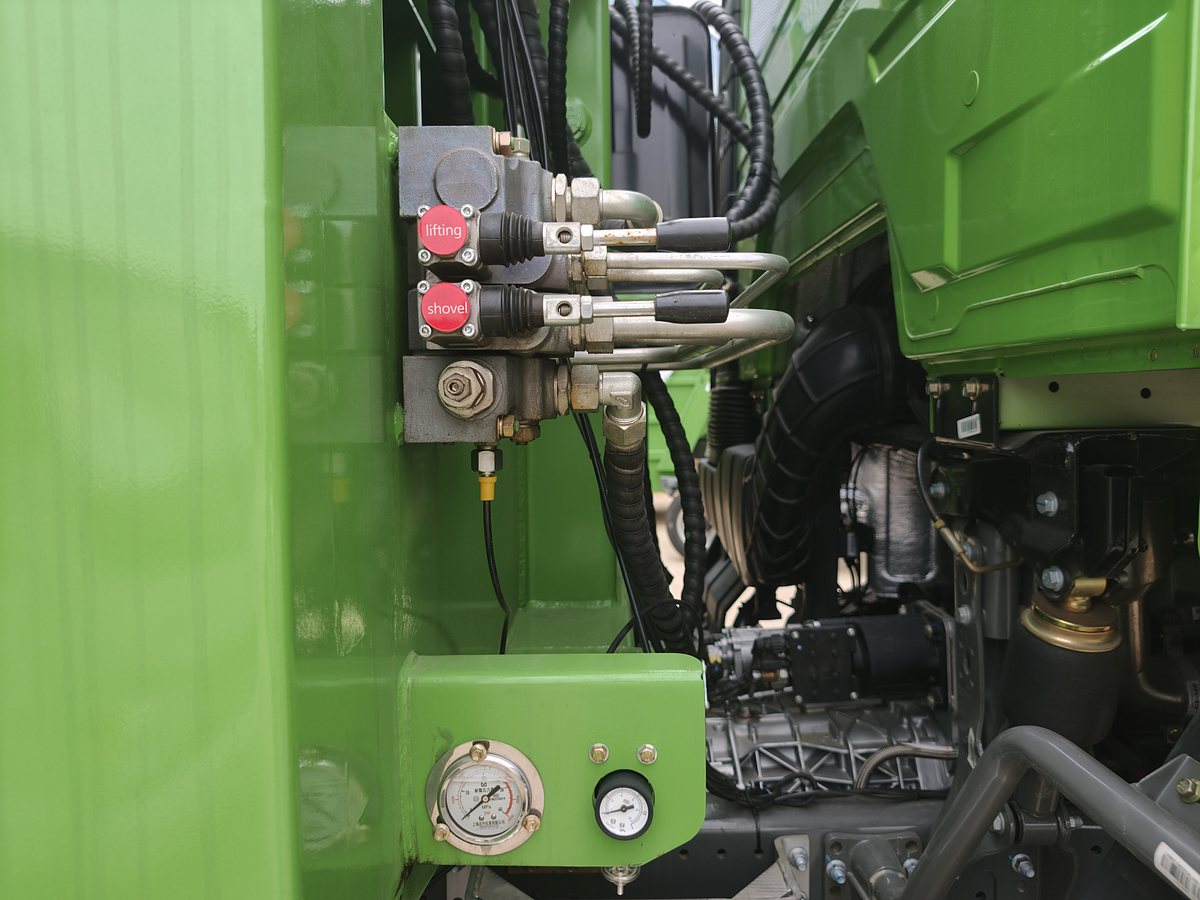 SITRAK 25t Refuse Compactor Truck — Hydraulic valve block and pressure gauges