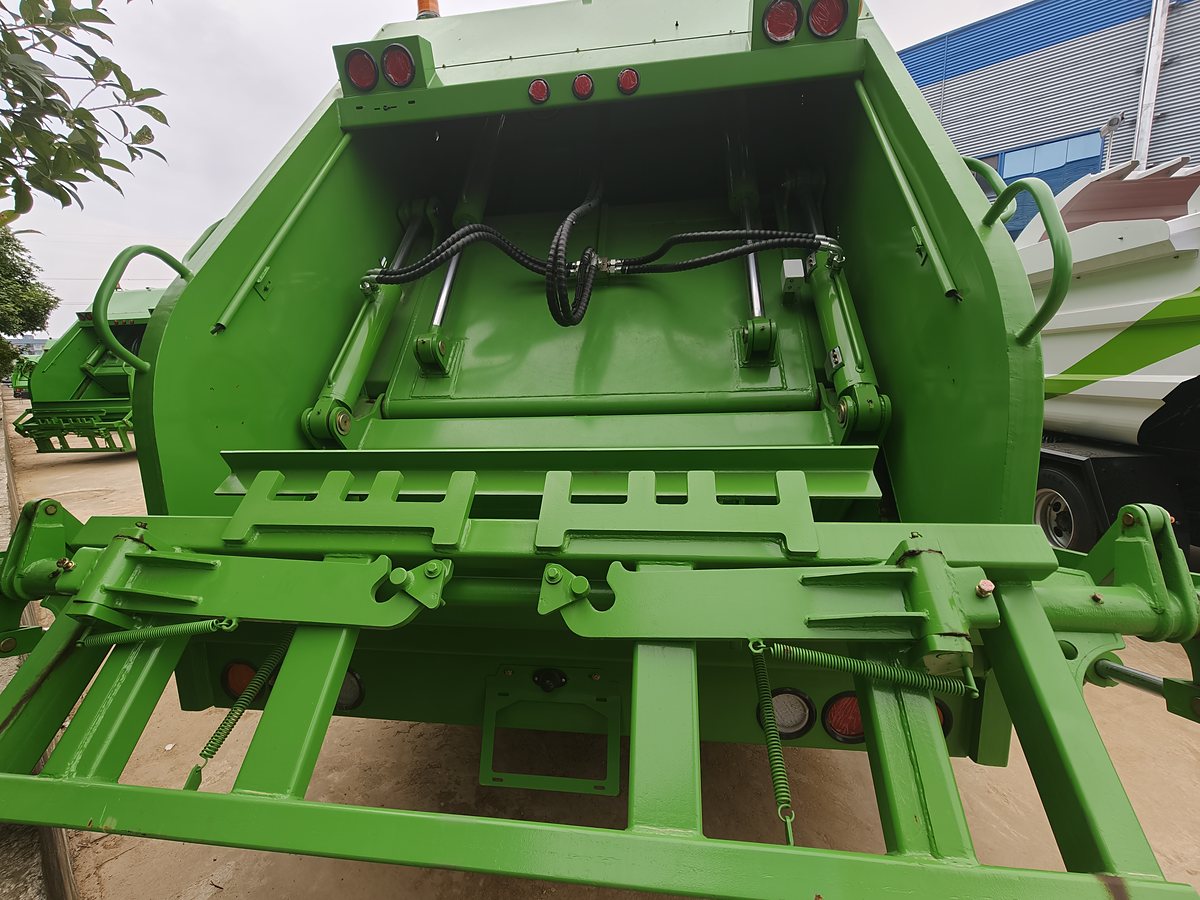 SITRAK 25t Refuse Compactor Truck — Rear packer and loading mechanism