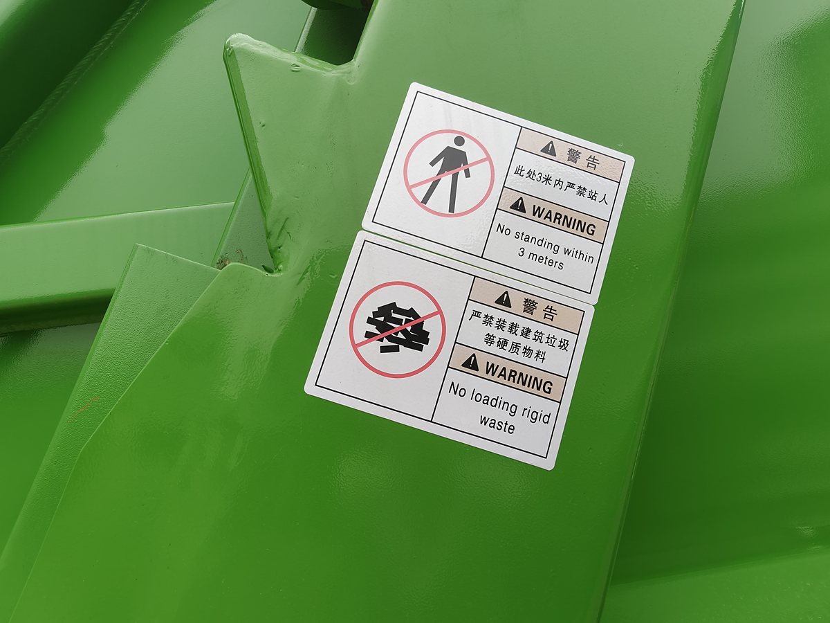 SITRAK 25t Refuse Compactor Truck — Body safety warning decals