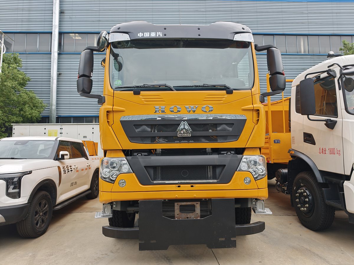 HOWO 25t Snow Removal Truck — Front view of cab