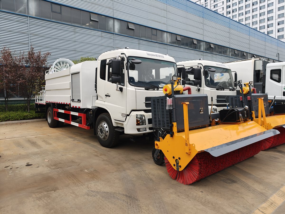 HOWO 25t Snow Removal Truck — Front snow broom (attachment)