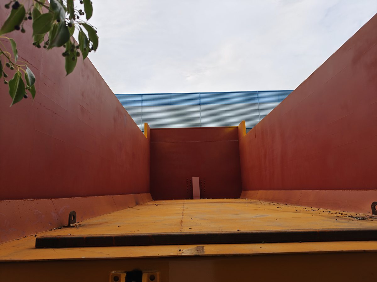 SHACMAN 25t Snow Removal Truck — Cargo body interior