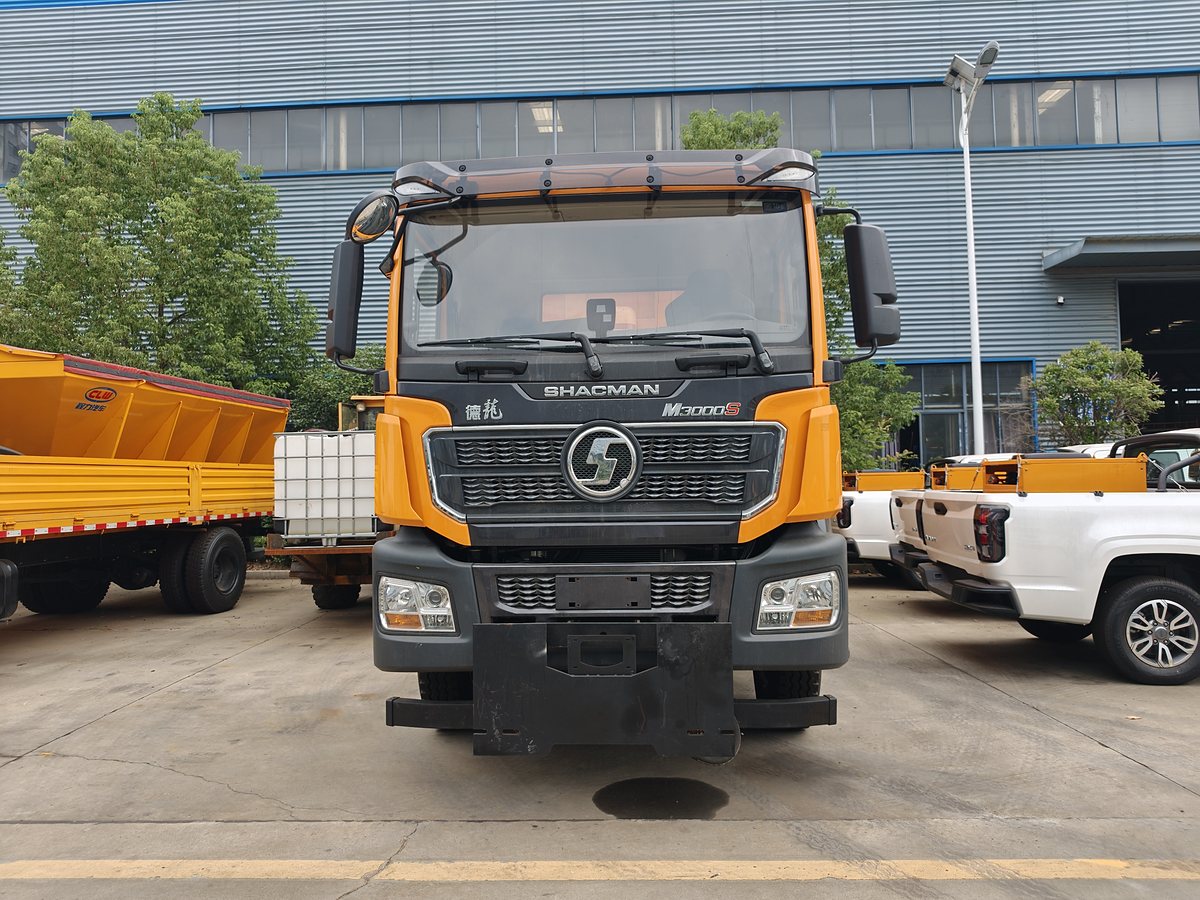 SHACMAN 25t Snow Removal Truck — Front view of cab