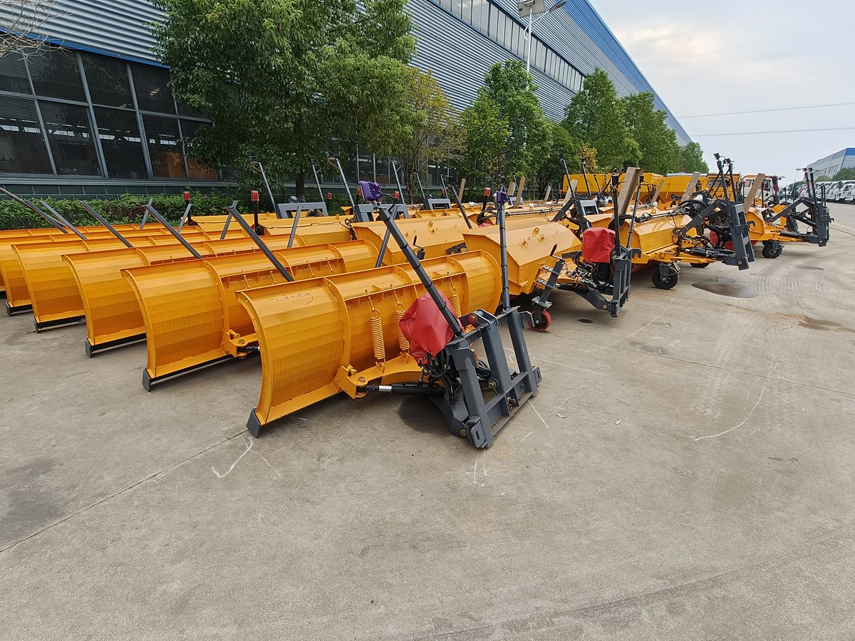 SHACMAN 25t Snow Removal Truck — Snow plough (fitted for work only)