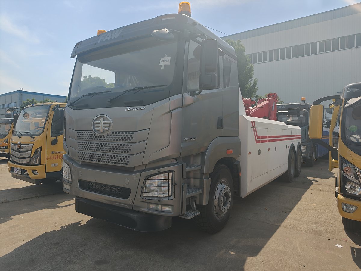 JIEFANG 25t Wrecker / Recovery Truck — Front view of cab