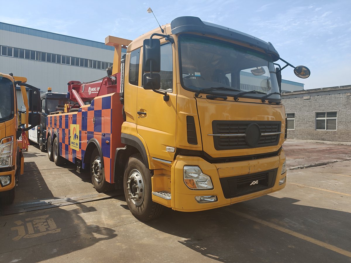 HOWO 31t Wrecker / Recovery Truck — Front-right 45° of cab
