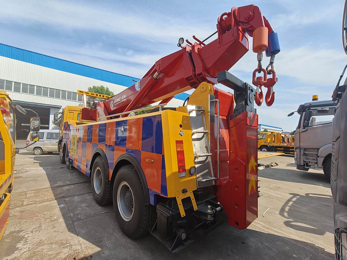 HOWO 31t Wrecker / Recovery Truck — Rear-right 45° with under-lift and hook