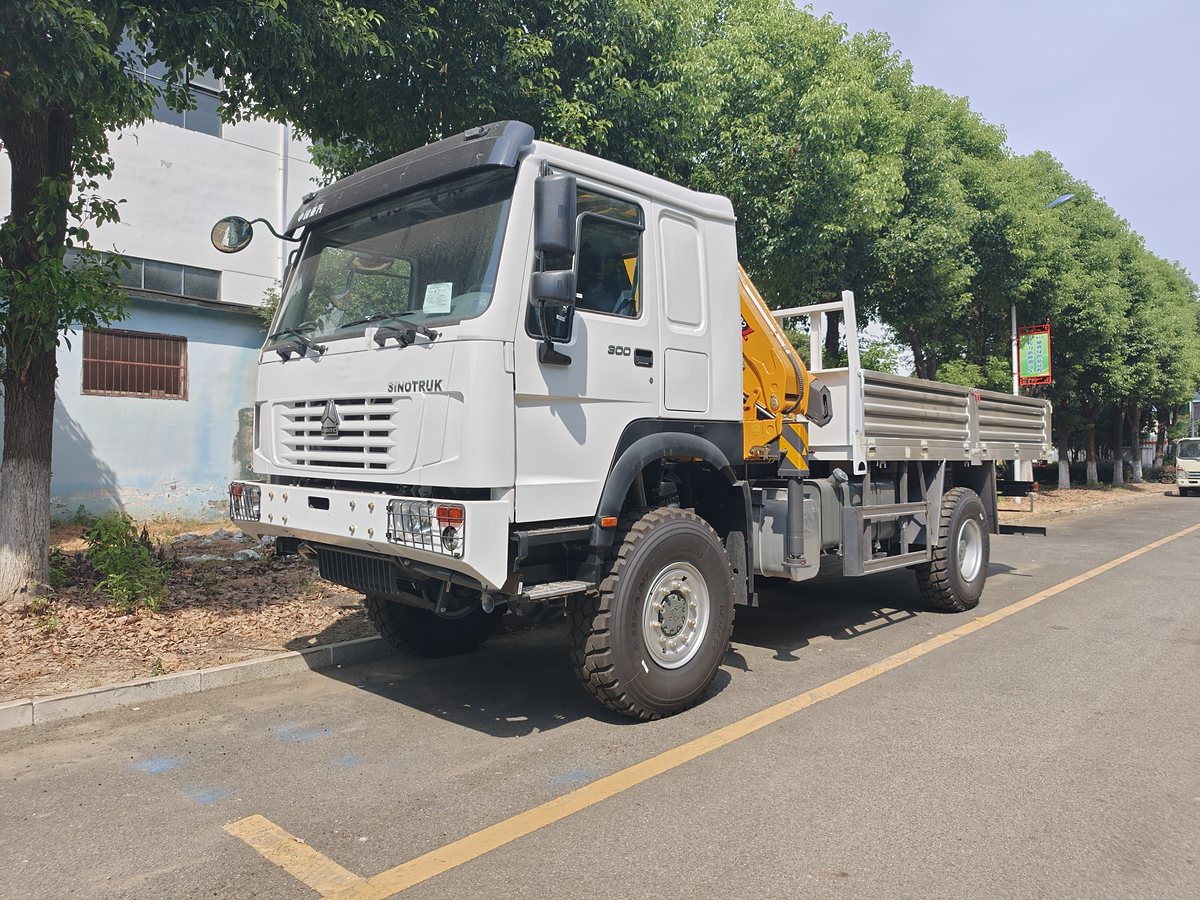 HOWO 18t Truck-Mounted Crane (8 t Lifting)